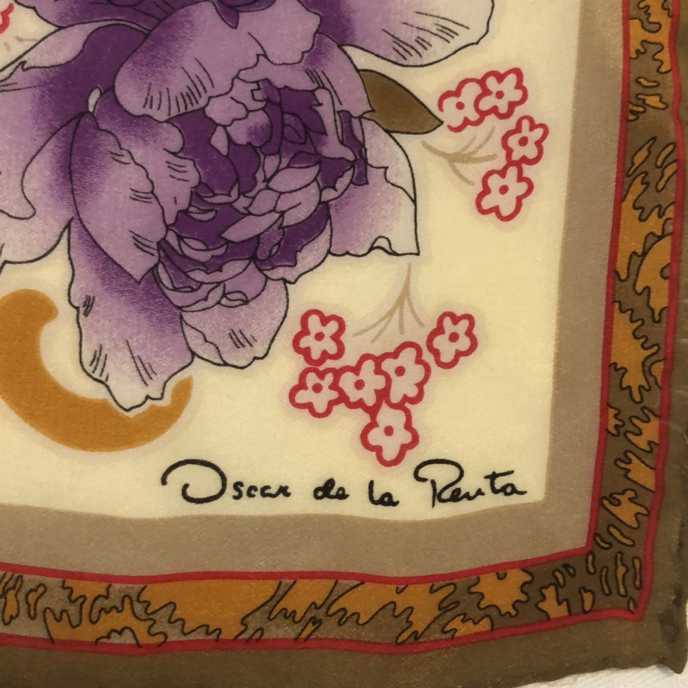 Stunning Oscar de la Renta Square Silk Scarf, Shawl. Rare find - Picture 5 of 16